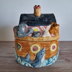 Noah’s Ark Trinket Box Colorful Animals Ceramic Painted Glossy Glaze